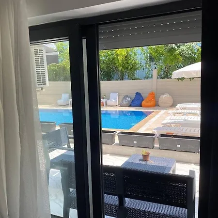 Luxury Pool アパート シダ