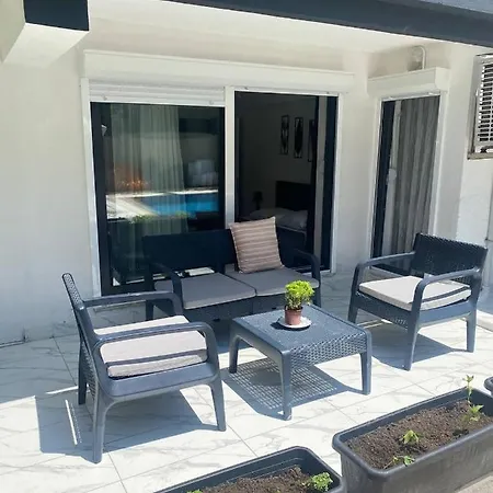 Apartmán Luxury Pool Side