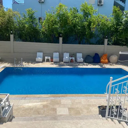 Luxury Pool * Side